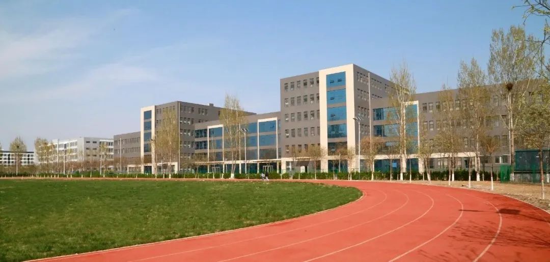 石家庄医学高等专科学校中专部操场