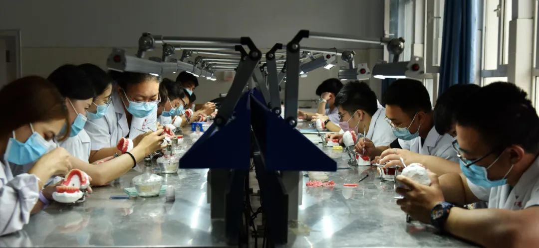 石家庄医学高等专科学校中专部口腔专业