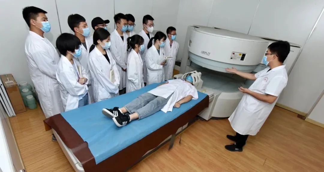 石家庄医学高等专科学校中专部医学影像技术专业
