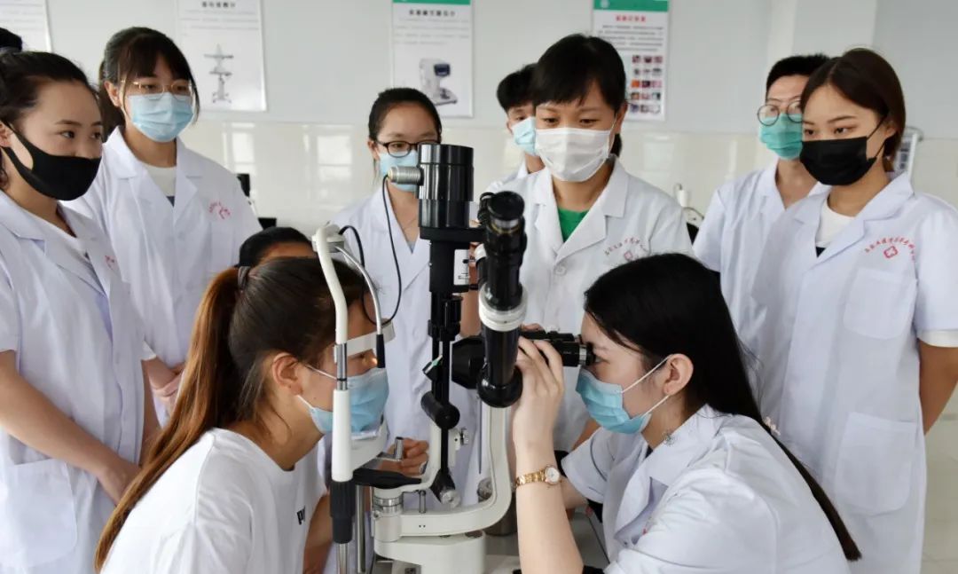 石家庄医学高等专科学校中专部眼视光