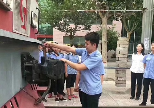 石家庄东华铁路学校实训课