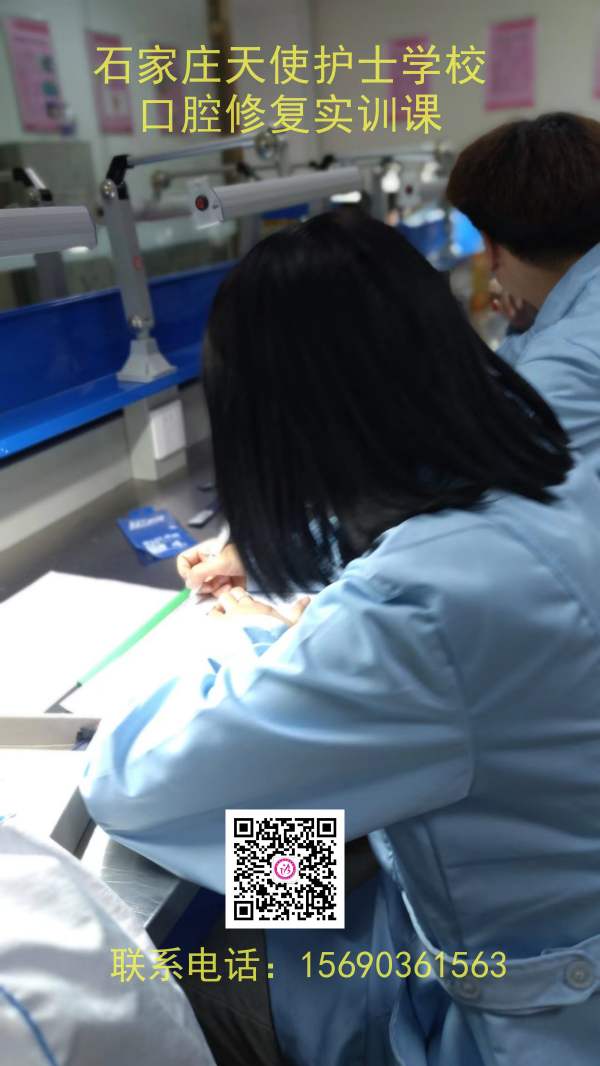 石家庄天使护士学校口腔修复专业学生在上实训课