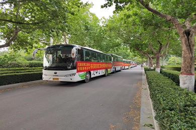 石家庄理工职业学院中专部统一组织车辆和老师送考