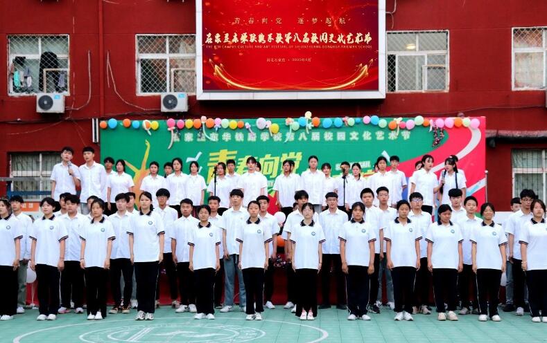 运营系学生朗诵满江红