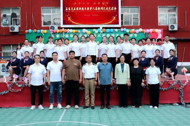 运营系校领导和演职人员合影