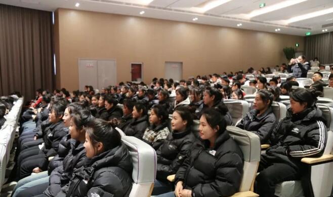 石家庄东华铁路学校合唱比赛参赛学生