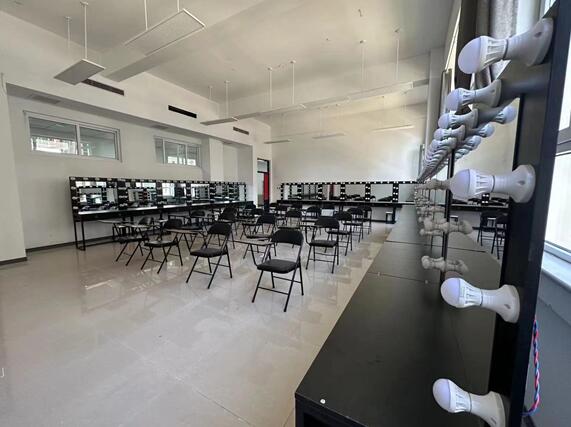 石家庄东华铁路学校形象设计专业实训室