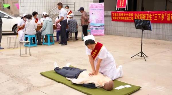 石家庄天使护士学校急救知识进社区