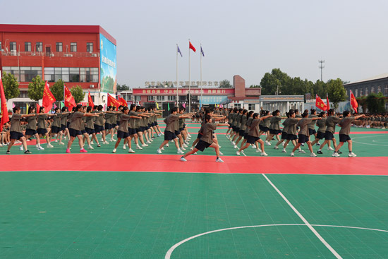 石家庄柯棣华医学院举行2024级新生军训结营暨表彰大会