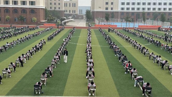 石家庄东华铁路学校月考进行中