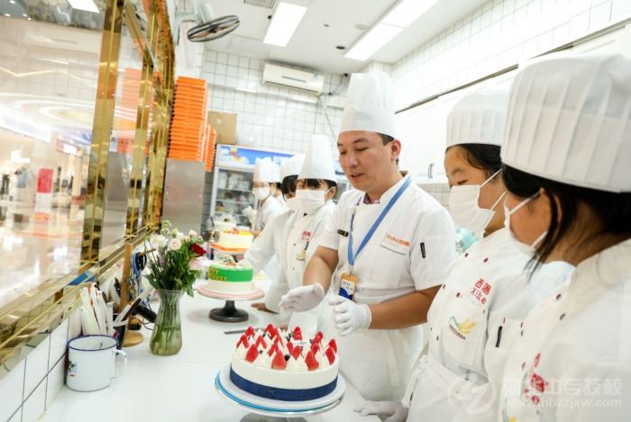 石家庄花都学校西点专业老师手把手教学