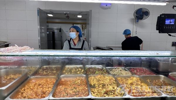 石家庄东华铁路学校食堂窗口