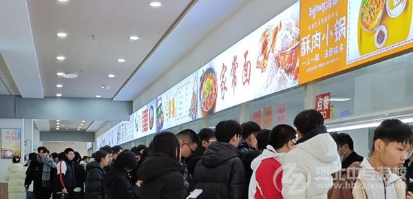东华校园食堂多品类美食种类多样