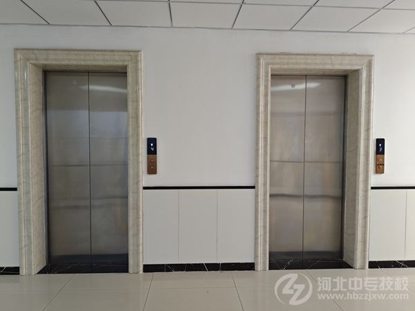 东华铁路学校学生公寓楼内配备电梯