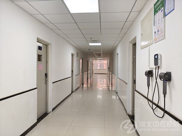 石家庄东华铁路学校学生宿舍楼道均安装吹风机