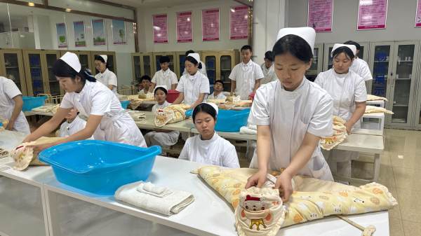 石家庄天使护士学校儿科护理实训课