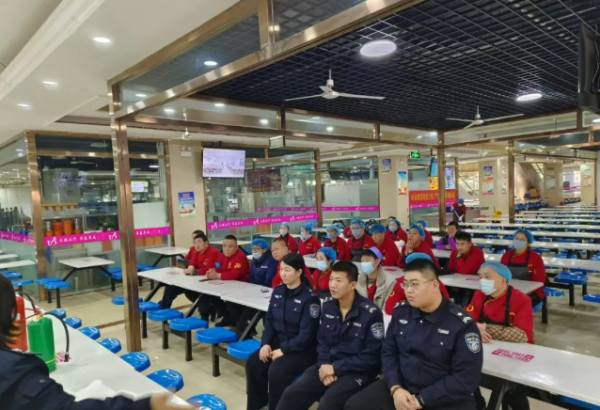 石家庄天使护士学校校园食堂从业人员消防安全培训演练活动