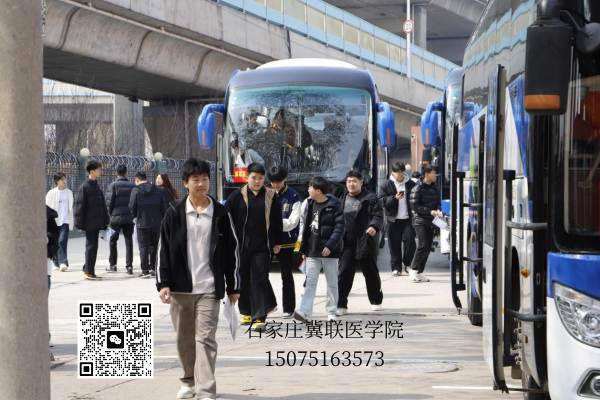 石家庄冀联医学中专学校暖心送考