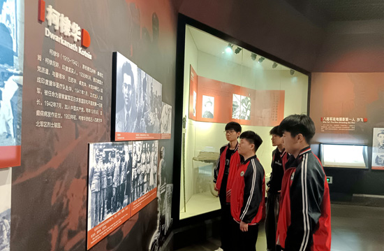 石家庄柯棣华医学中等专业学校师生博物馆参观