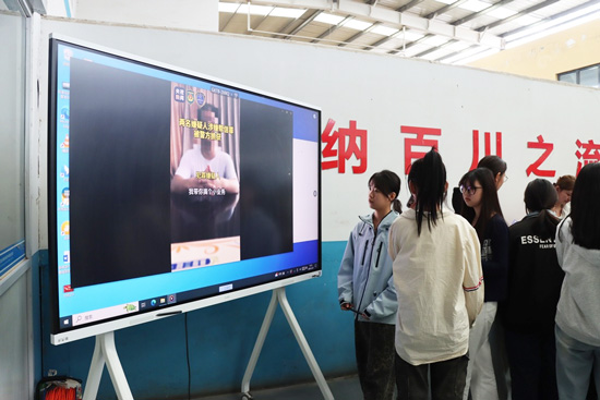 石家庄柯棣华医学中等专业学校学生观看反诈反欺凌宣传片