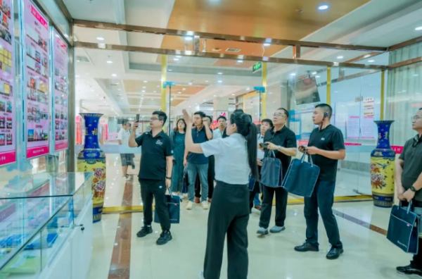 省委社工部培训班组织观摩石家庄天使护士学校党建工作