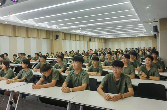 石家庄柯棣华医学院学生参加法制教育活动