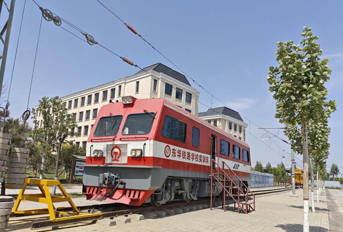 石家庄东华铁路学校实训轨道车
