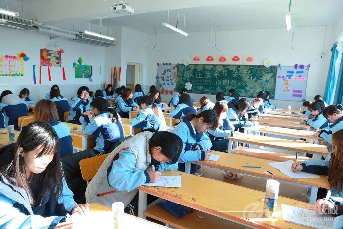 石家庄花都学校学子们个个沉着应考