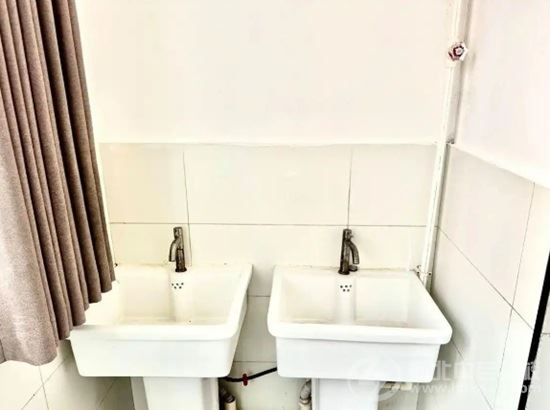 石家庄东华铁路学校学生宿舍内独立洗漱区域 石家庄东华铁路学校学生宿舍内独立洗漱区域