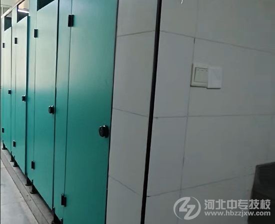 石家庄东华铁路学校公共卫生间