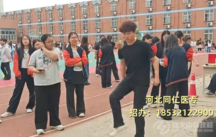 河北同仁医学中等专业学校运动会学生参赛图