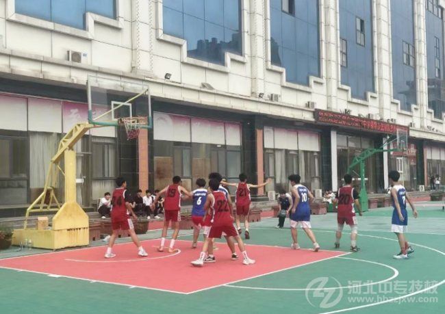 石家庄天使护士学校与37中学校进行篮球联谊赛