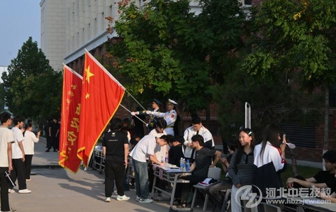 石家庄东华铁路学校社团纳新活动现场