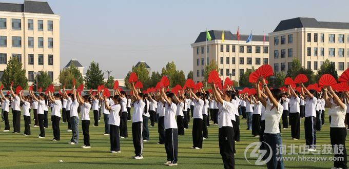石家庄东华铁路学校秋季运动会开幕式天地龙鳞扇舞